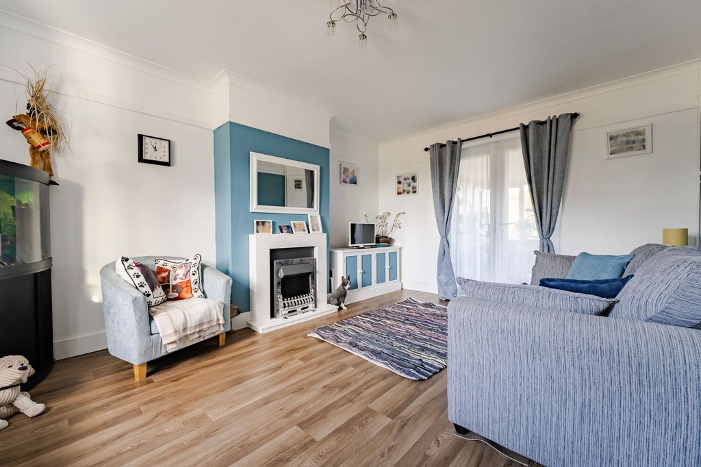 Property photo 3 of 20