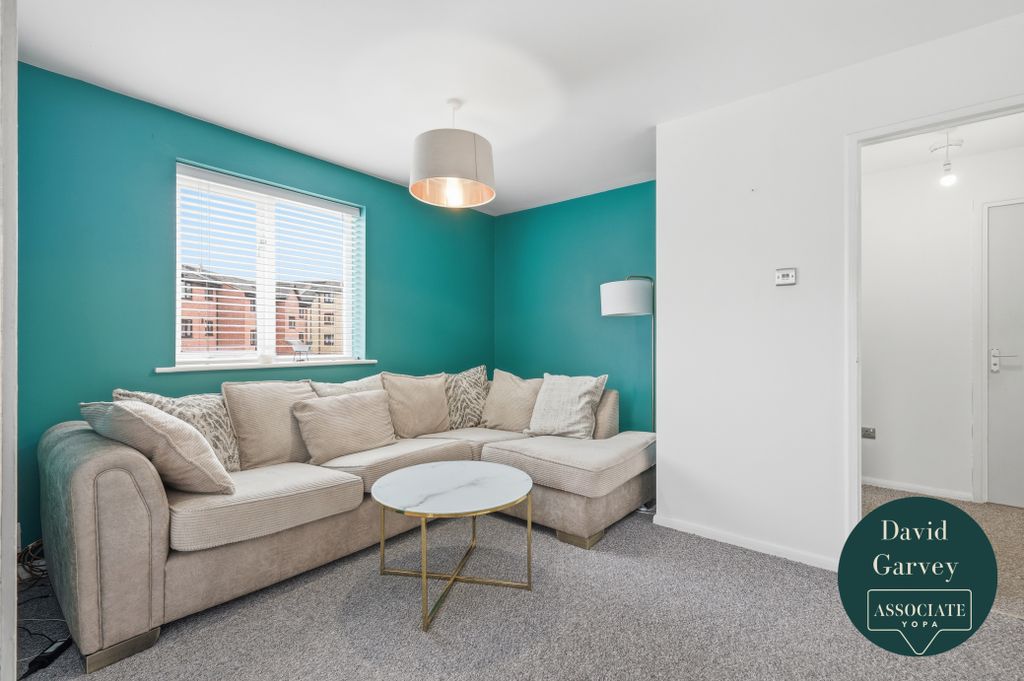 Property photo 3 of 9 Lounge