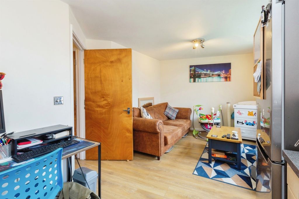 Property photo 3 of 9