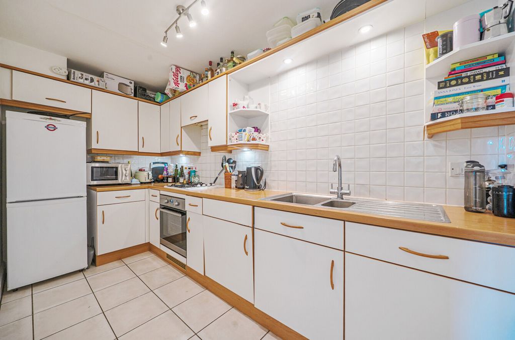 Property photo 3 of 14 1457307-10-6A1019...