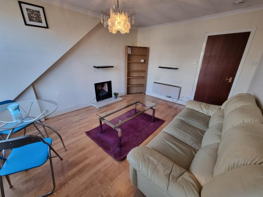 Property photo 1 of 6 Lounge