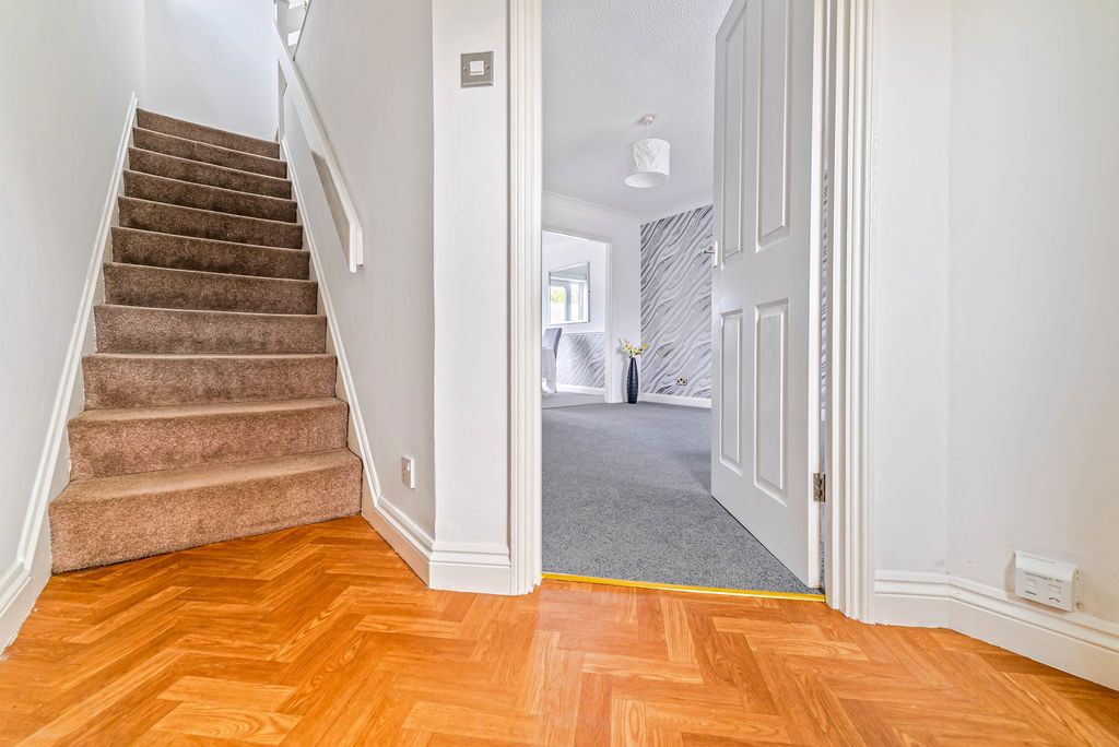 Property photo 2 of 18 Photo 16