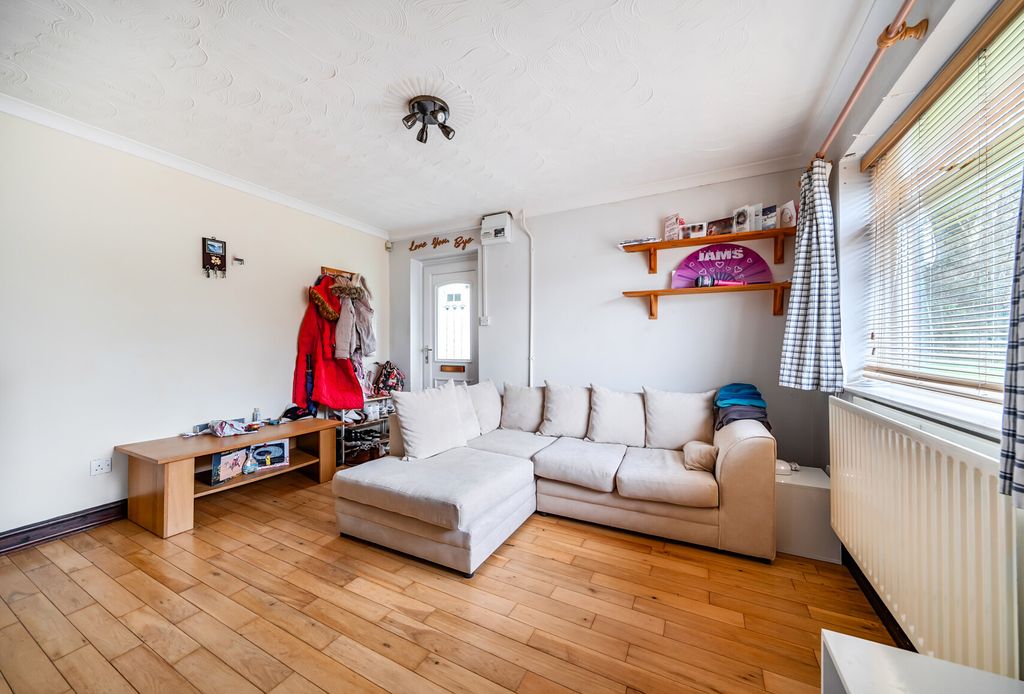 Property photo 2 of 16 1402821-3-696Fb34...