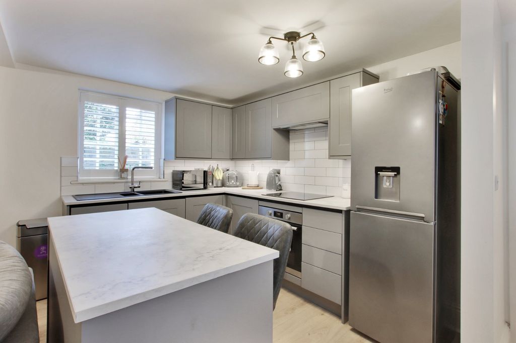 Property photo 2 of 10 Kitchen-Dining