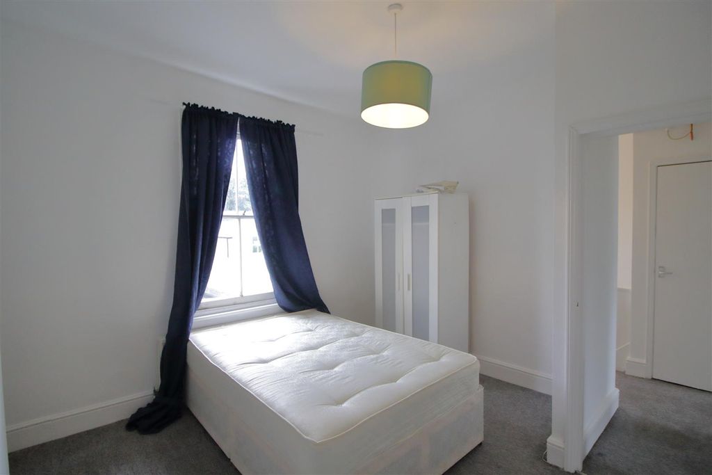 Property photo 3 of 8 Eden Harper Kellett Road