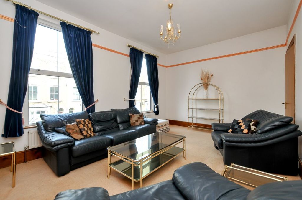 Property photo 3 of 12