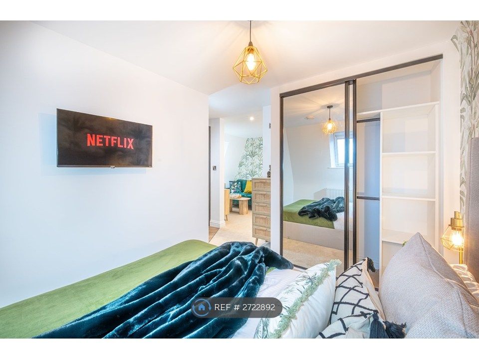 Property photo 3 of 17 Wardrobe Storage