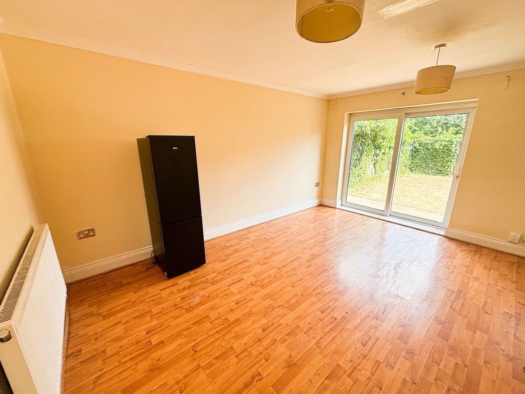 Property photo 3 of 13 Church Hill Ig10