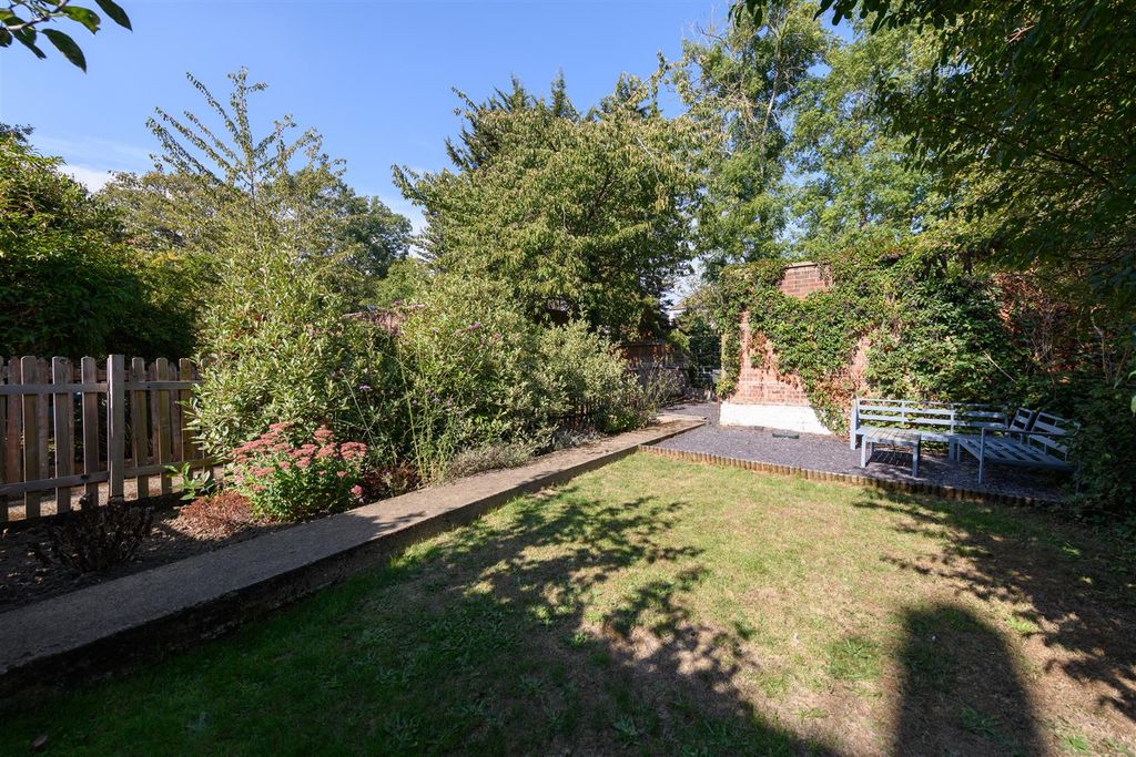 Property photo 2 of 13 The Vale 10.Jpg