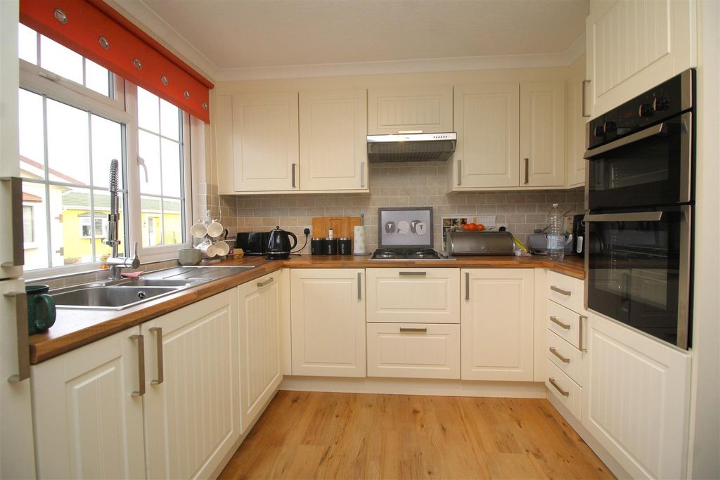 Property photo 2 of 14 Kitchen 1 .Jpg