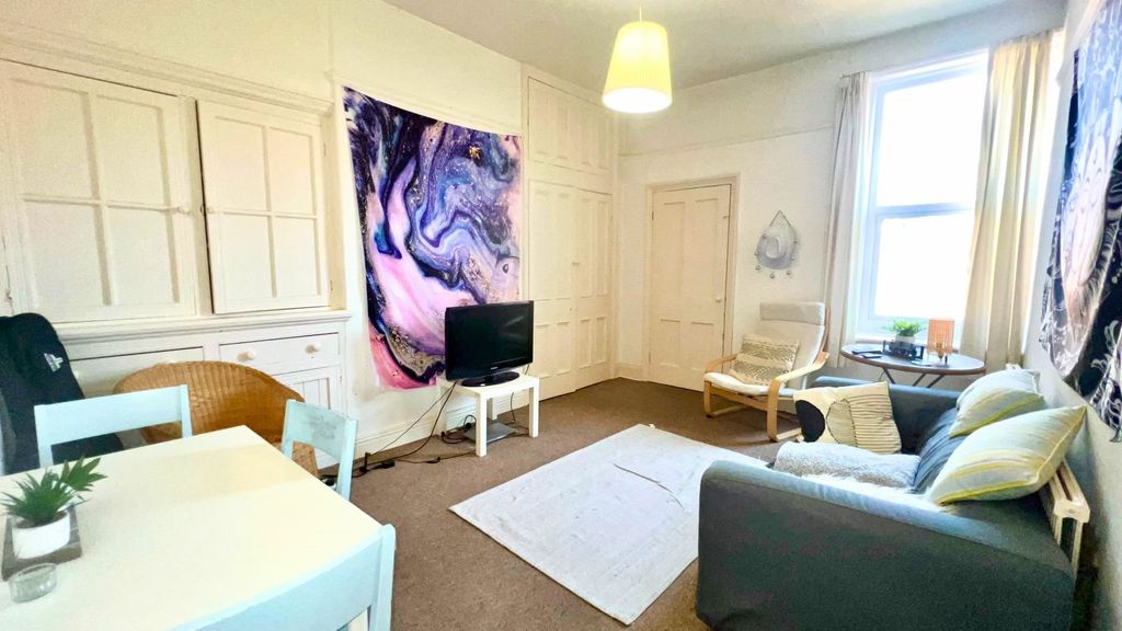 Property photo 2 of 12 3 Bedroom Property Jesmond Lounge