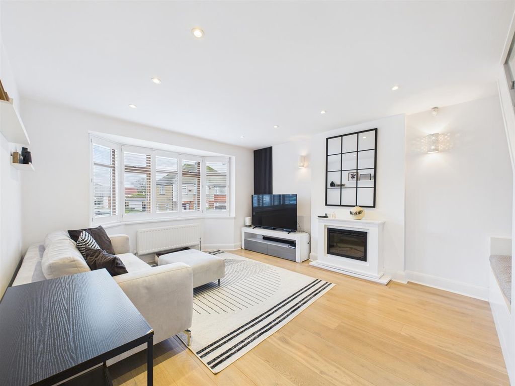 Property photo 3 of 25 Cam02885G0-Pr0542-Still007.Jpg