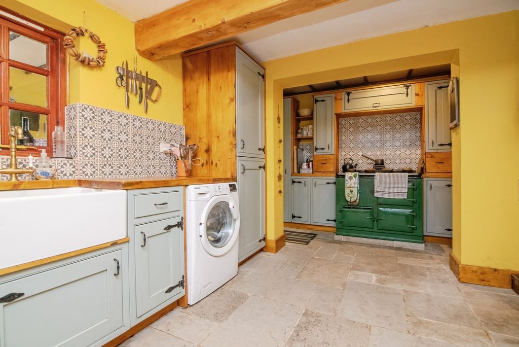 Property photo 2 of 16 Photo