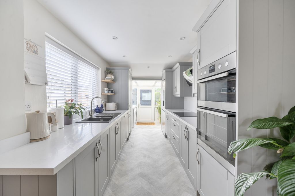 Property photo 3 of 13 14563758