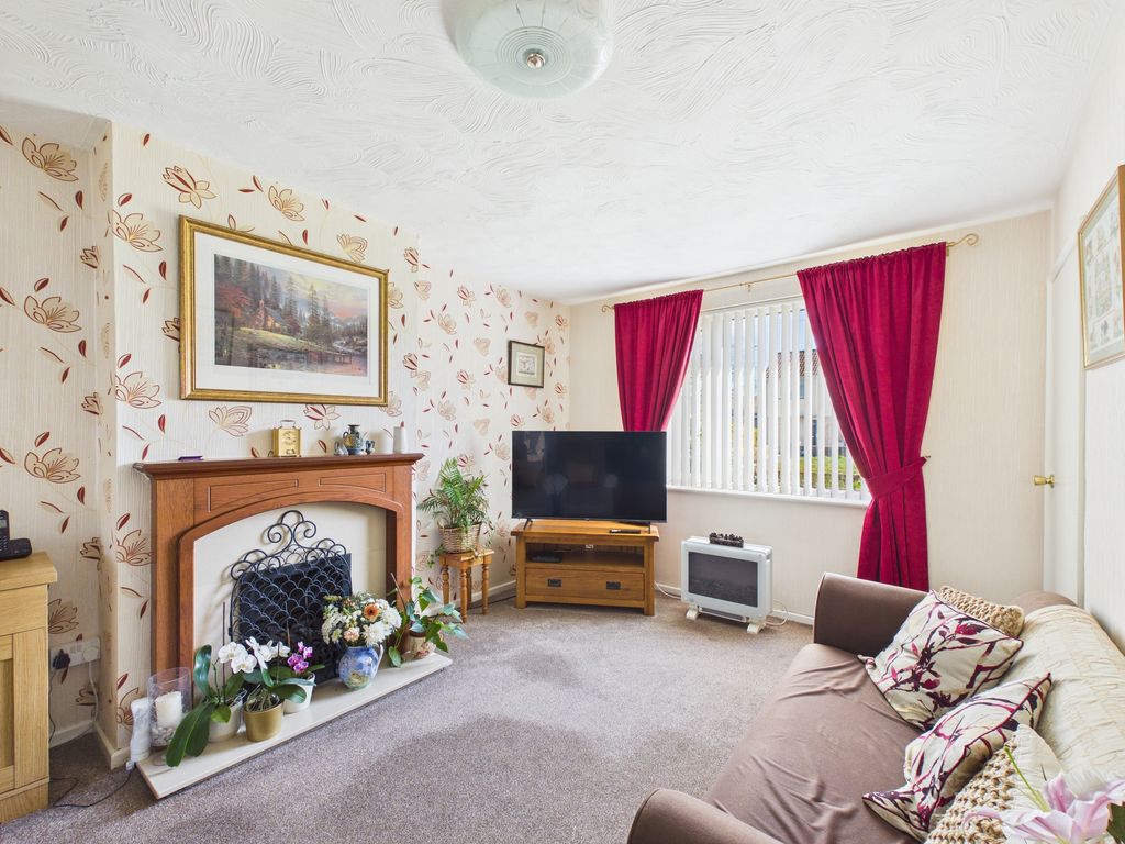 Property photo 3 of 17 Lounge