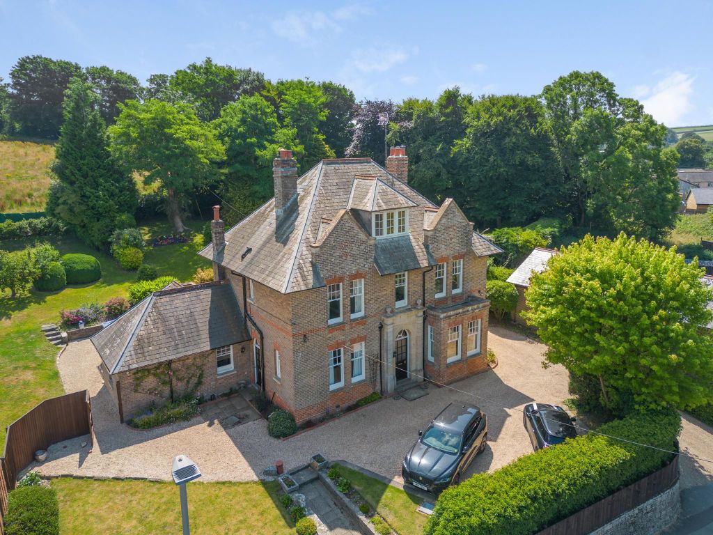 Property photo 1 of 18 Image