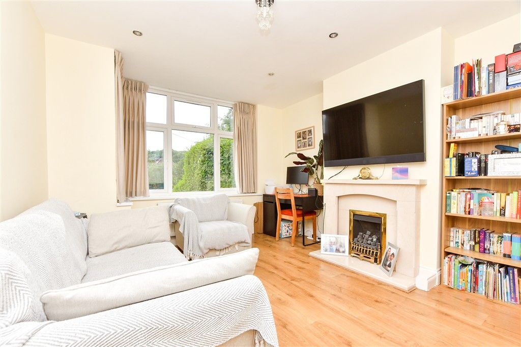 Property photo 2 of 16 Lounge