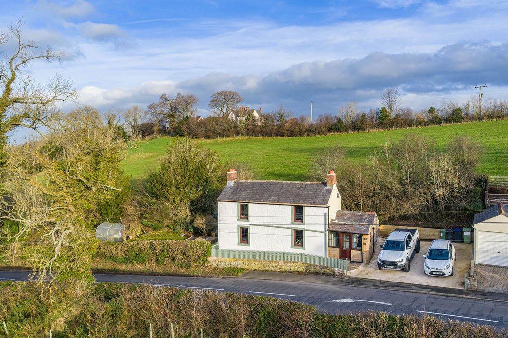 Property photo 1 of 32