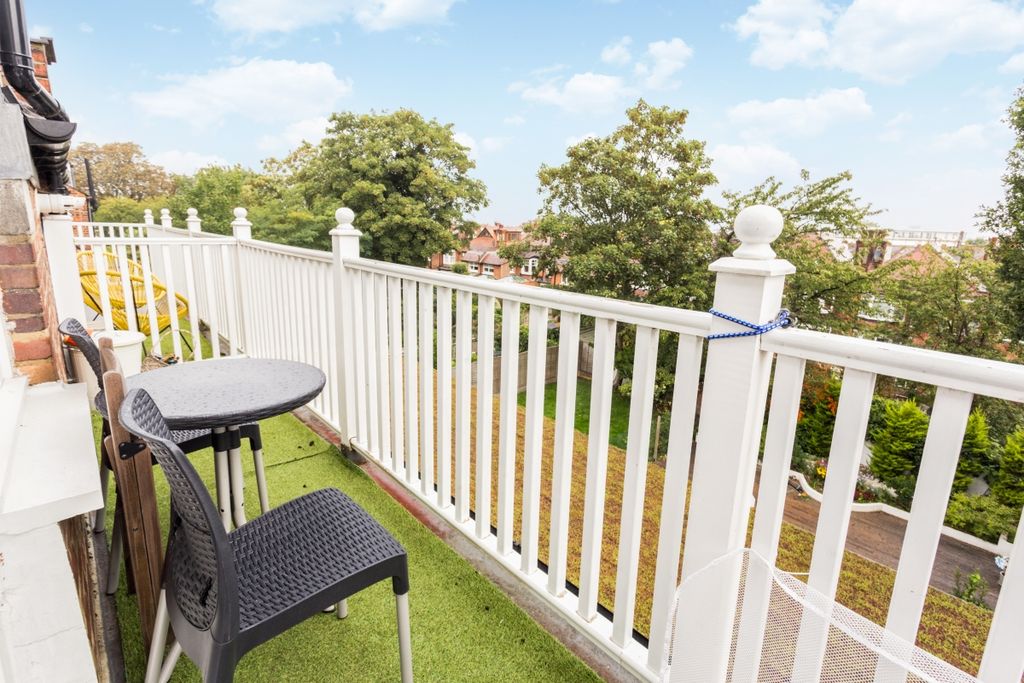 Property photo 2 of 12 Raglan House, 13 ...