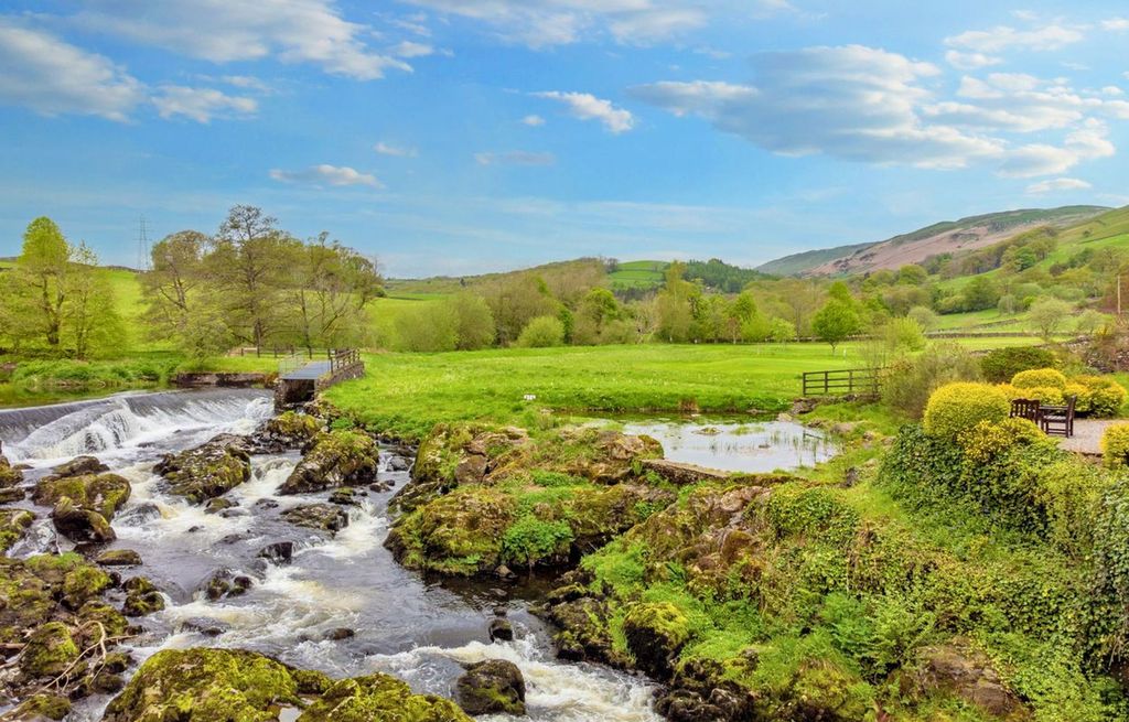 Property photo 2 of 46