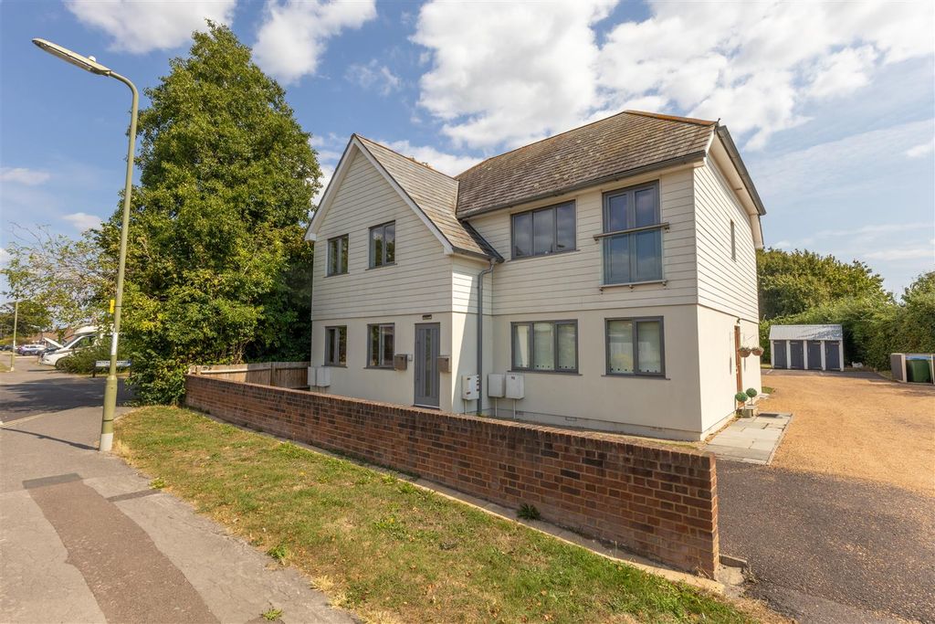 Property photo 1 of 11 Burnt House Lane-01.Jpg