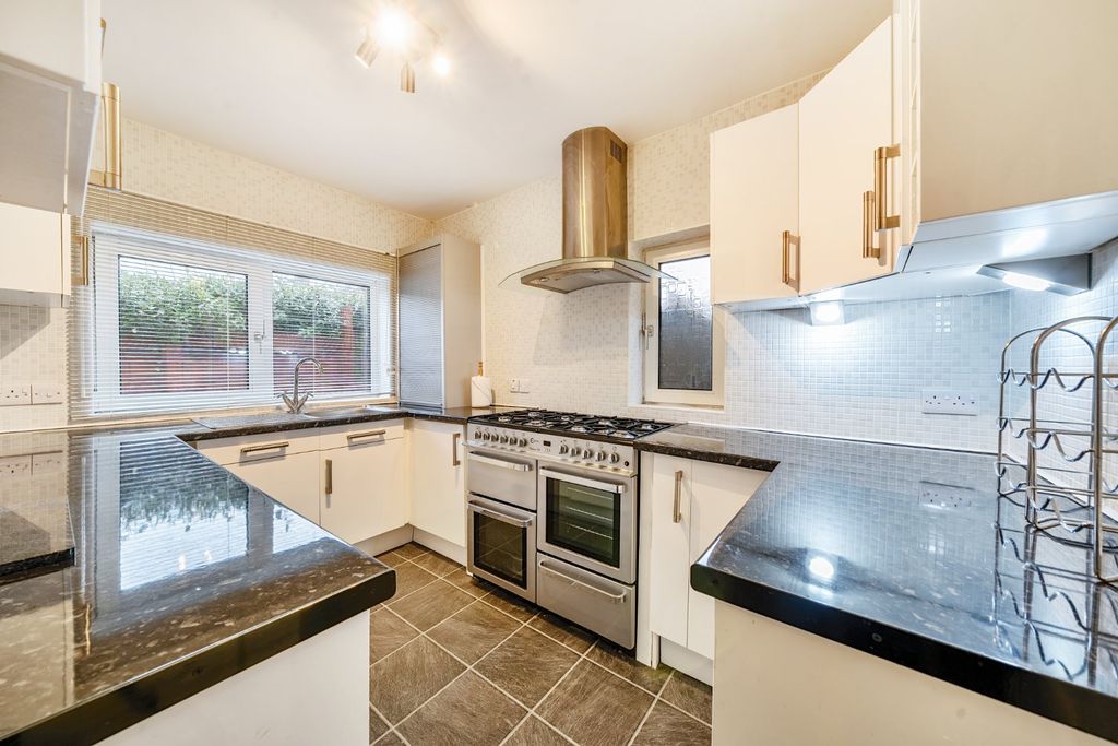 Property photo 3 of 14 Kitchen