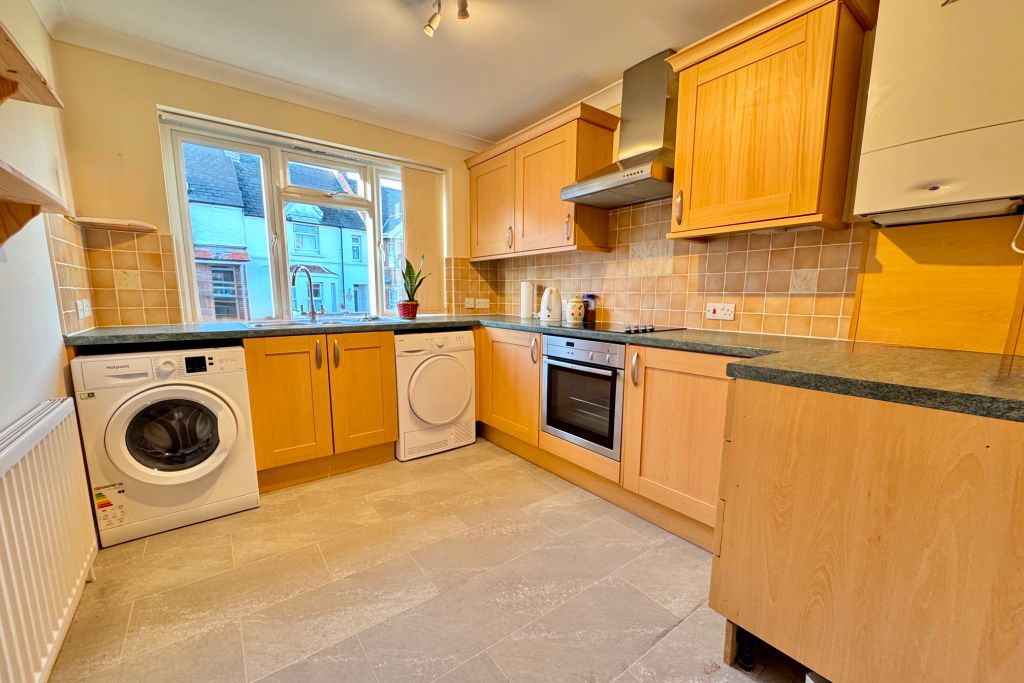 Property photo 3 of 10 Kitchen