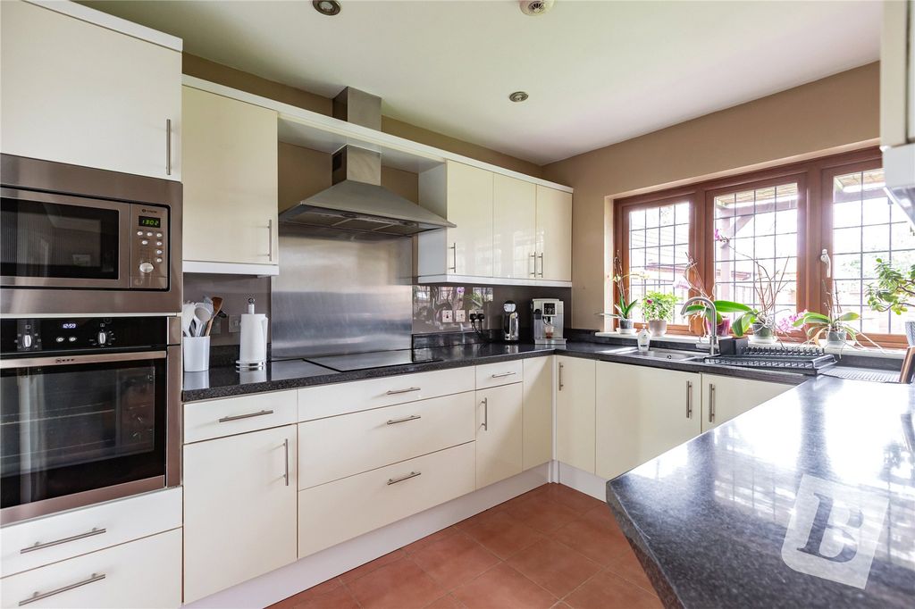 Property photo 2 of 14 Kitchen