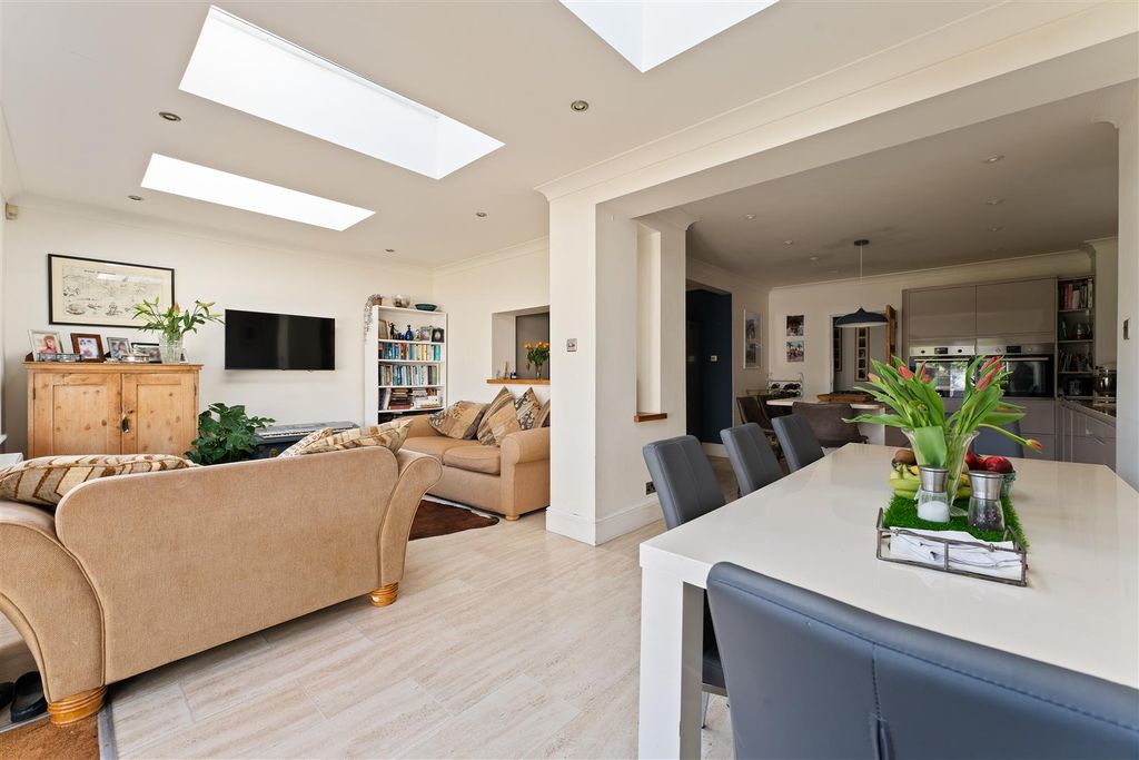 Property photo 3 of 18