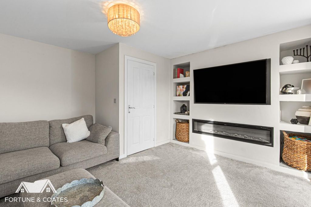 Property photo 2 of 27 Oldoakway_16.Jpg