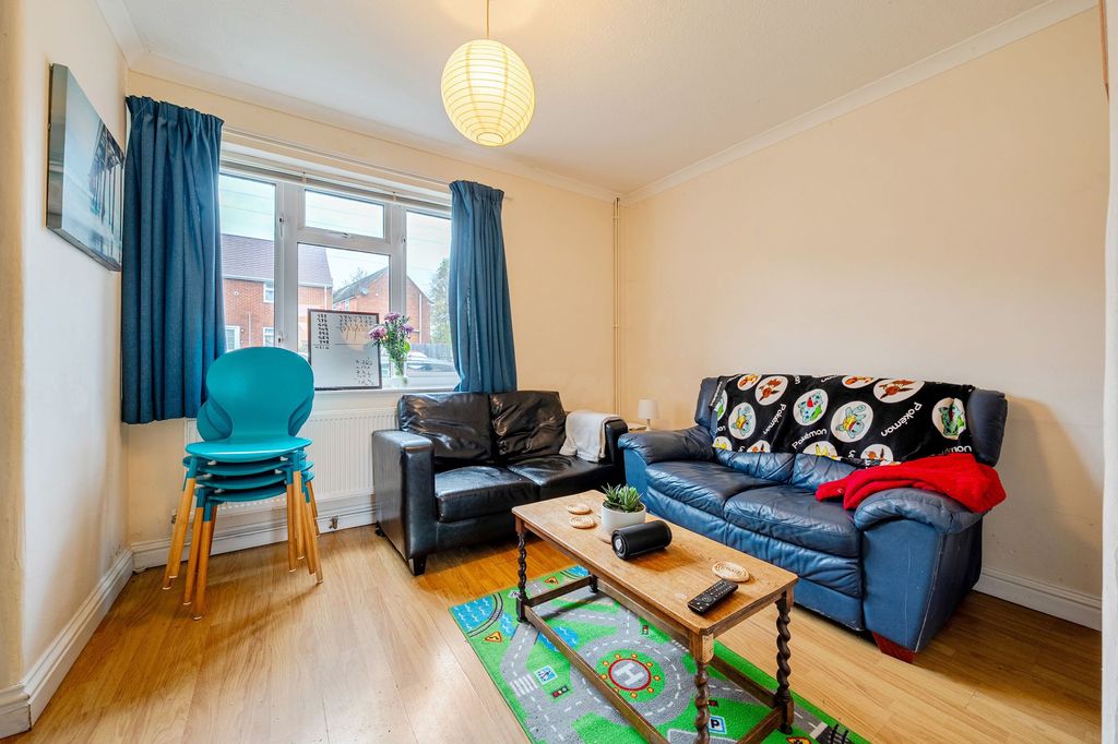 Property photo 2 of 12