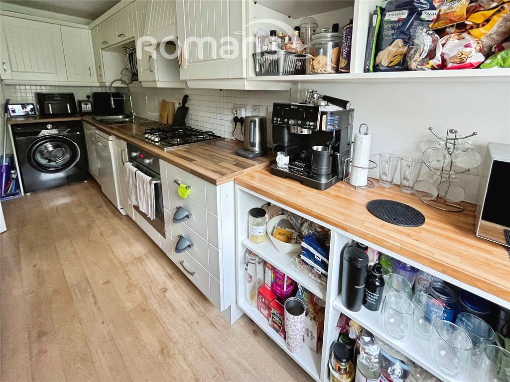 Property photo 3 of 18 Picture No. 10