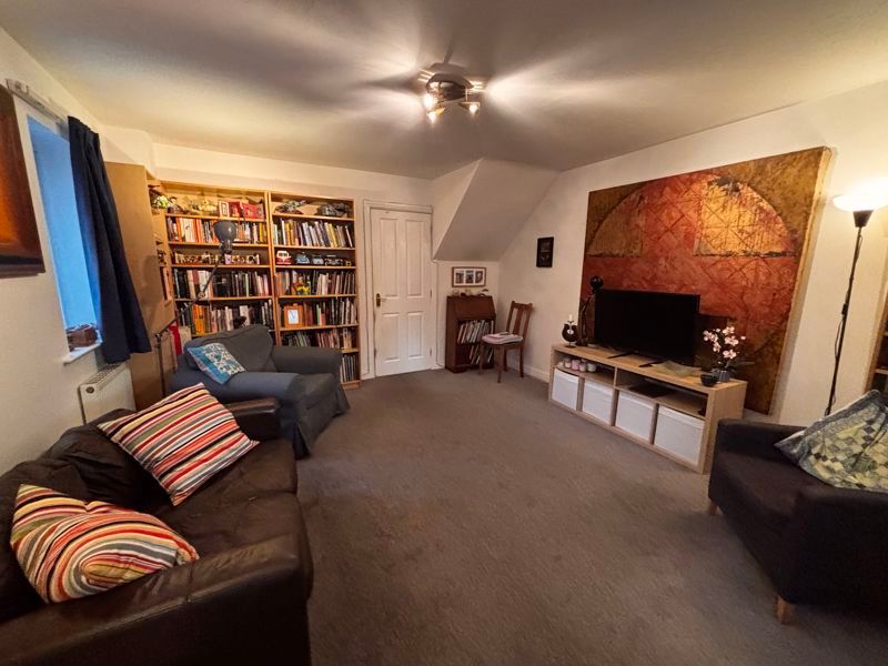 Property photo 3 of 11 Lounge