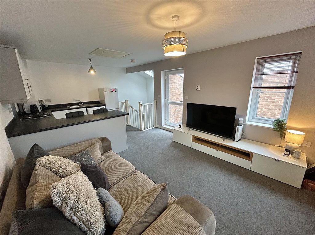 Property photo 2 of 11 Lounge Kitchen