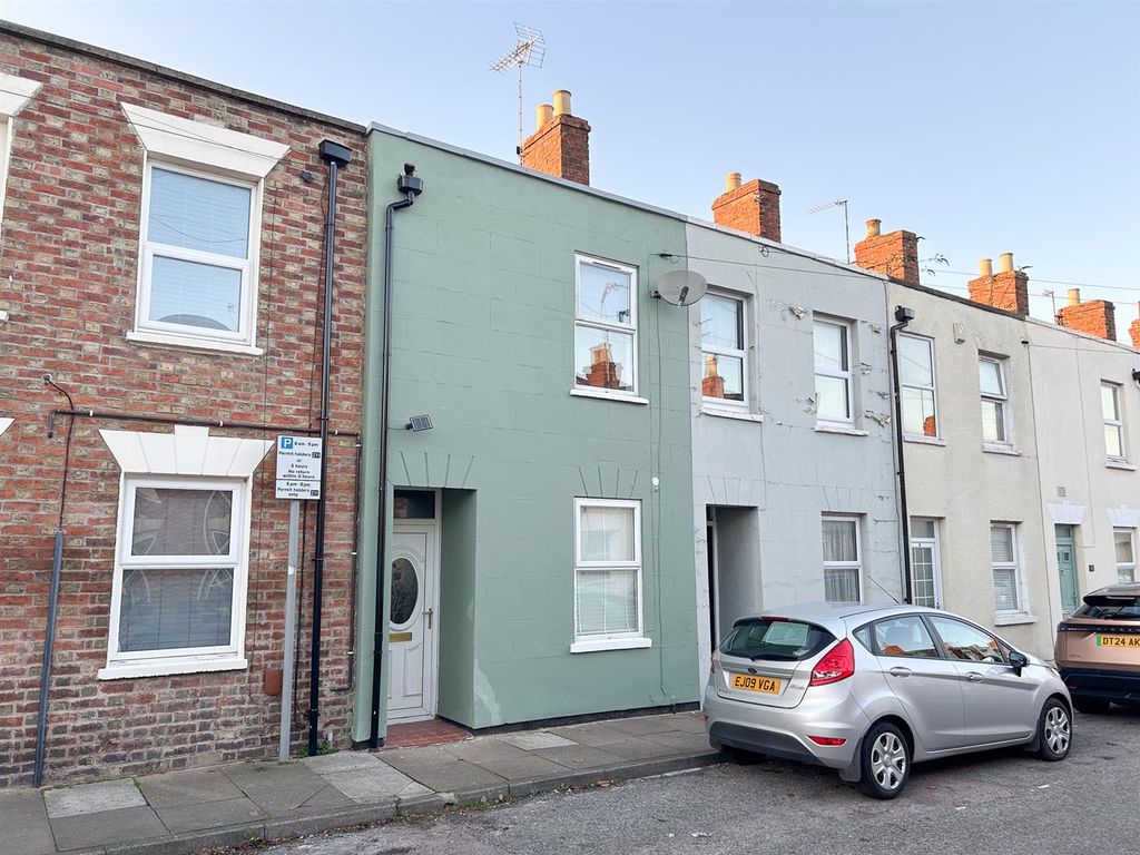 Property photo 1 of 10 Exterior Front