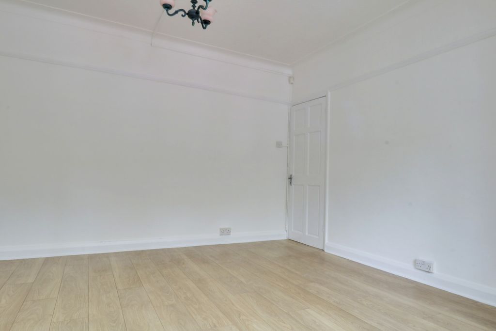 Property photo 3 of 11 4501642