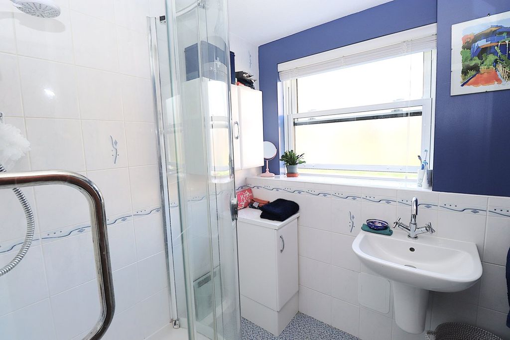 Additional image 10 of 3 bed flat for saleRapallo Close, Farnborough GU14