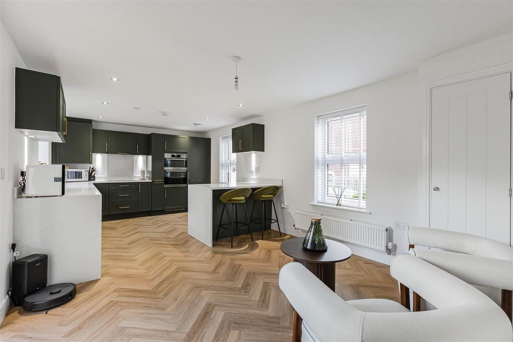 Property photo 2 of 33 12_66688.Jpg