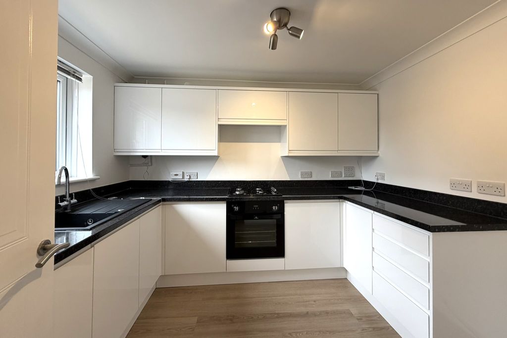 Property photo 3 of 14 Kitchen