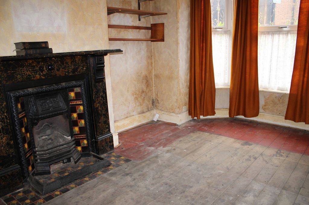 Property photo 3 of 15 Reception 1