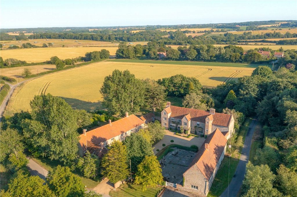 Property photo 1 of 31 Sharrington Hall
