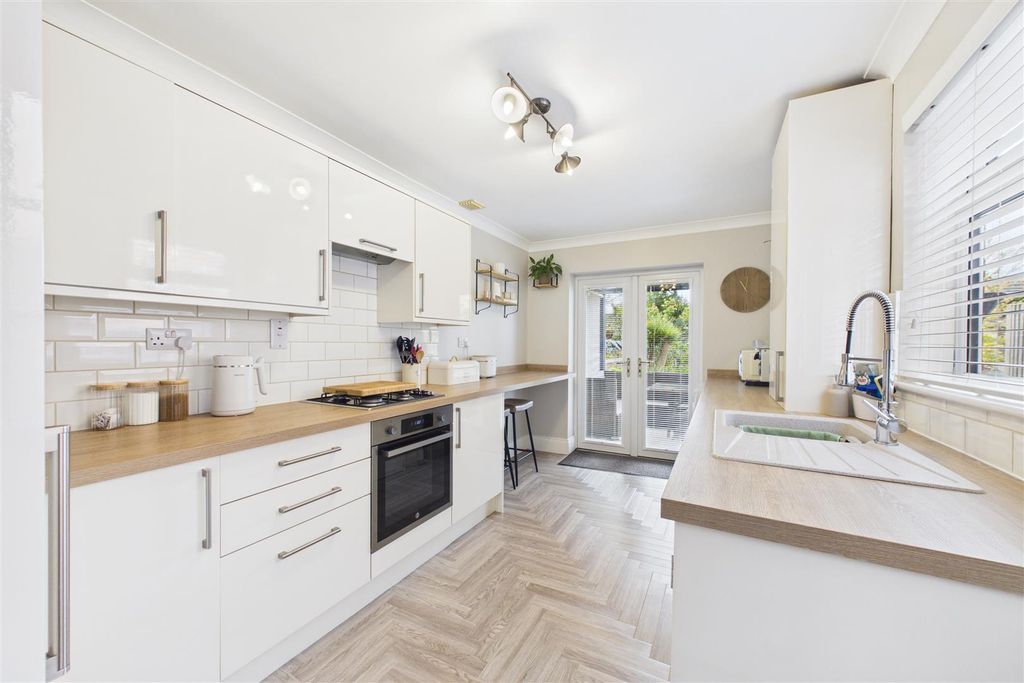 Property photo 2 of 17 Cam04235G0-Pr0163-Still001.Jpg