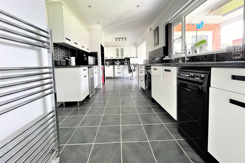 Property photo 3 of 25 Photo 14