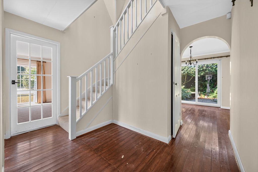 Property photo 2 of 32