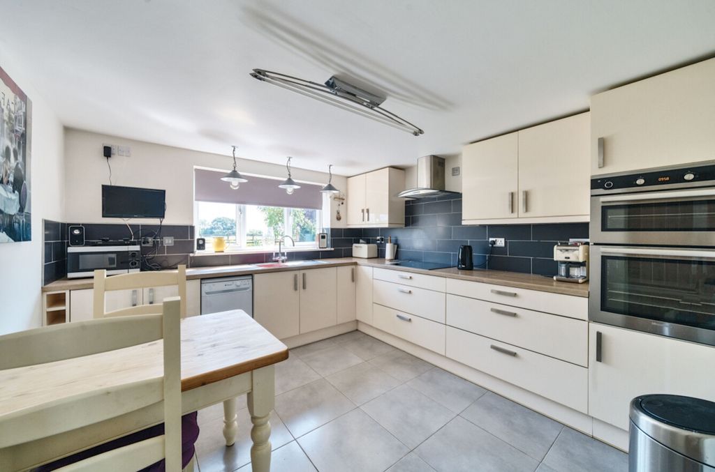 Property photo 3 of 23 1147650 (4)