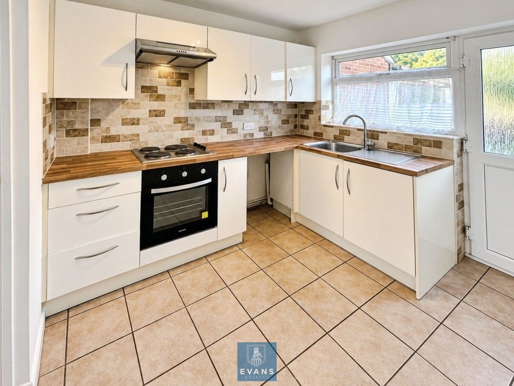 Property photo 2 of 11 Refitted Kitchen