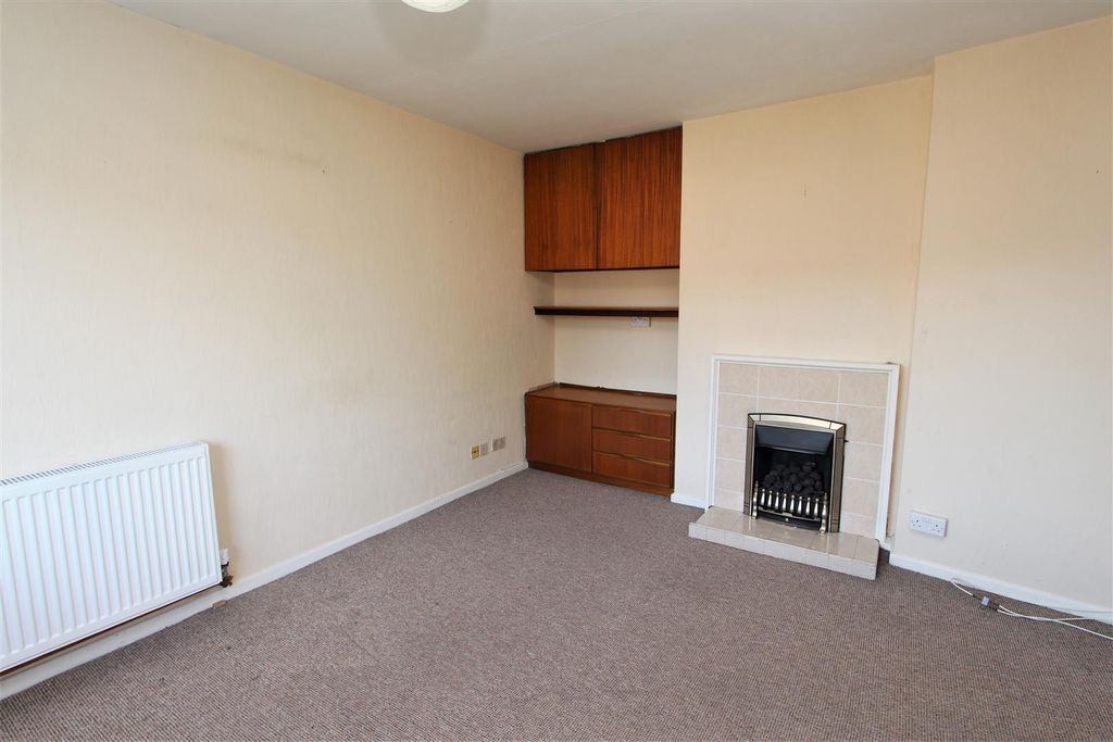 Property photo 3 of 6 Living Room