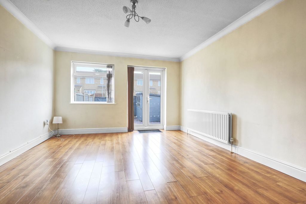 Property photo 2 of 8