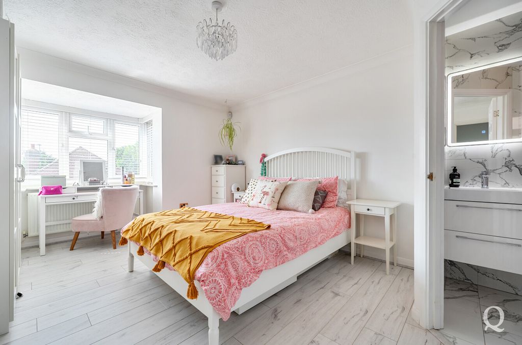 Property photo 2 of 32 35167d13-F8c1-40c...