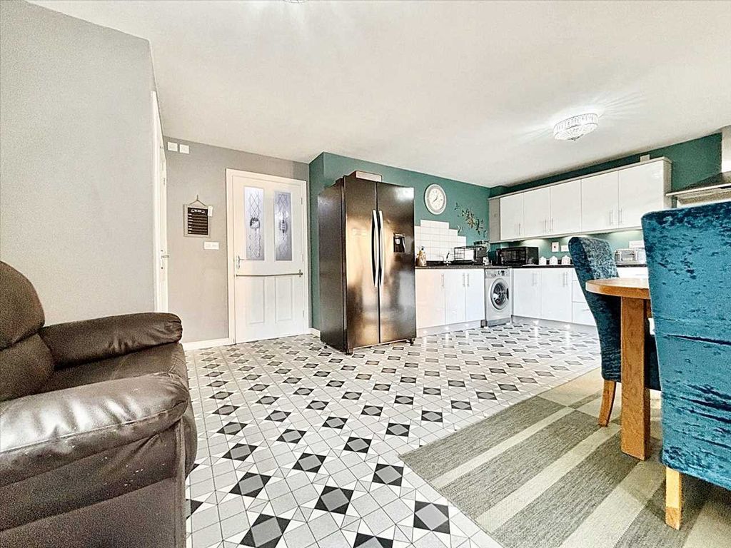 Property photo 3 of 32